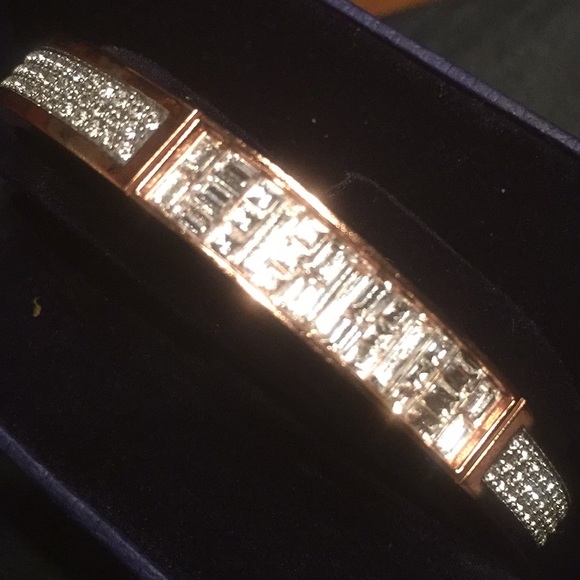 Swarovski Ethic Narrow bangle - Picture 2 of 10